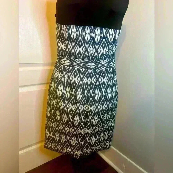 Banana Republic Women’s 14 Navy White Chevron Body-con Strapless Dress NWOT - Picture 3 of 13